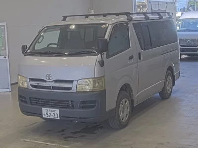 TOYOTA HIACE