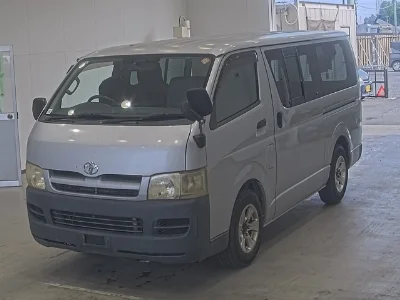 TOYOTA HIACE