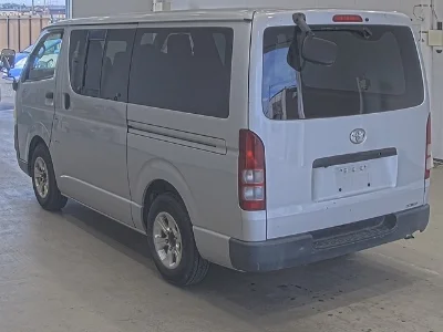TOYOTA HIACE