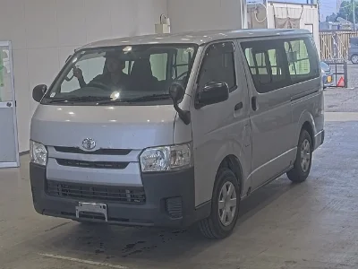 TOYOTA REGIUS VAN