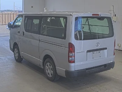 TOYOTA REGIUS VAN