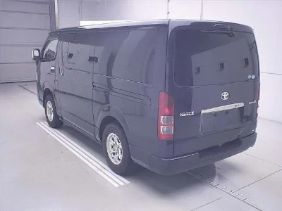 TOYOTA HIACE