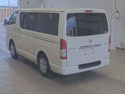 TOYOTA HIACE
