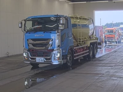 ISUZU GIGA