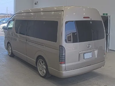 TOYOTA HIACE COMMUTER