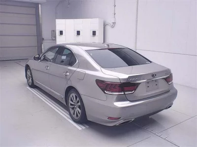 Lexus LS600h
