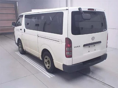 TOYOTA HIACE