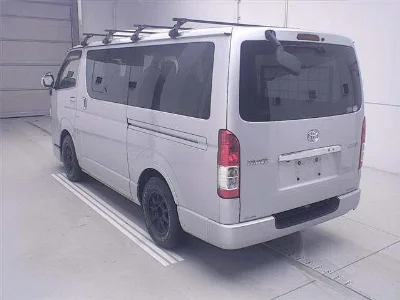 TOYOTA HIACE