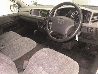 TOYOTA HIACE COMMUTER