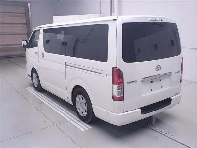 TOYOTA HIACE