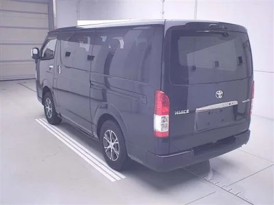 TOYOTA HIACE