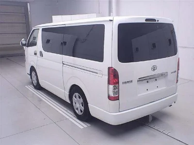 TOYOTA HIACE