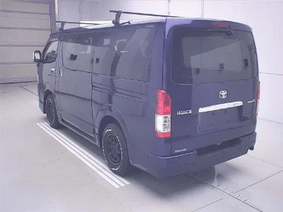 TOYOTA HIACE