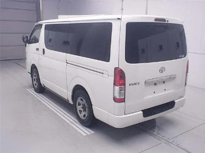 TOYOTA HIACE