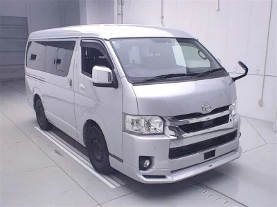 TOYOTA HIACE