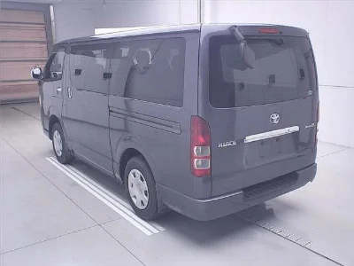 TOYOTA HIACE