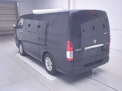 TOYOTA HIACE