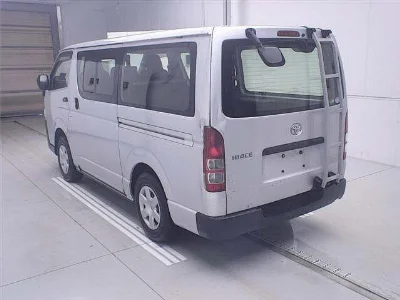 TOYOTA HIACE