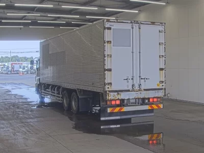 ISUZU GIGA