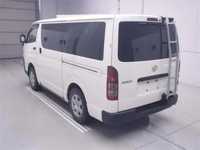 TOYOTA HIACE