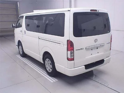 TOYOTA REGIUS ACE