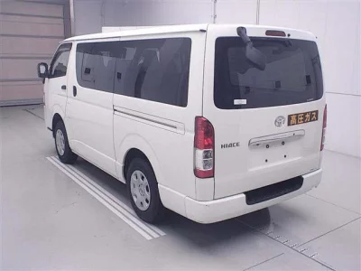 TOYOTA HIACE