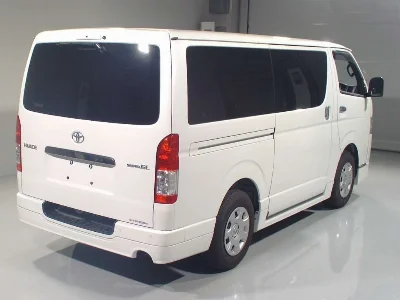 TOYOTA HIACE VAN