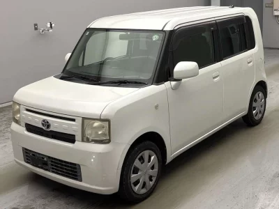 TOYOTA PIXIS SPACE