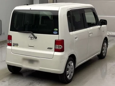 TOYOTA PIXIS SPACE