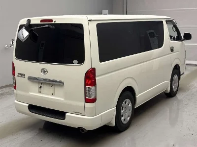 TOYOTA REGIUS VAN