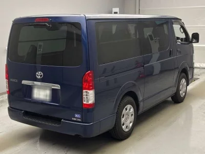 TOYOTA HIACE VAN