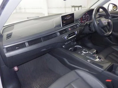 AUDI A4 AVANTE