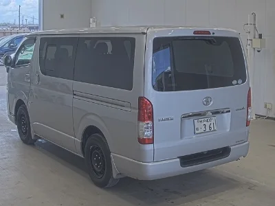 TOYOTA HIACE