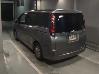 TOYOTA NOAH