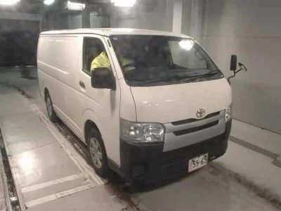 TOYOTA HIACE VAN