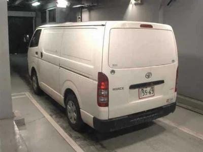 TOYOTA HIACE VAN