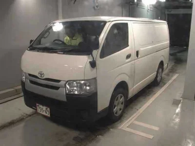 TOYOTA HIACE VAN