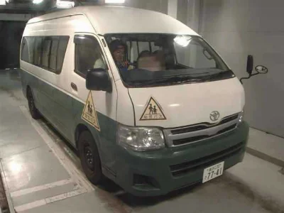 TOYOTA HIACE VAN