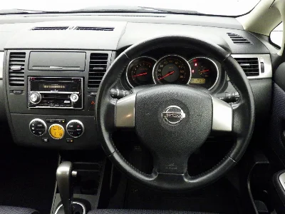 NISSAN TIIDA