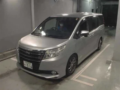 TOYOTA NOAH