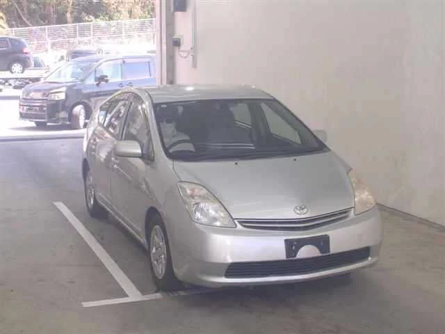 Toyota Prius  с аукциона в Японии