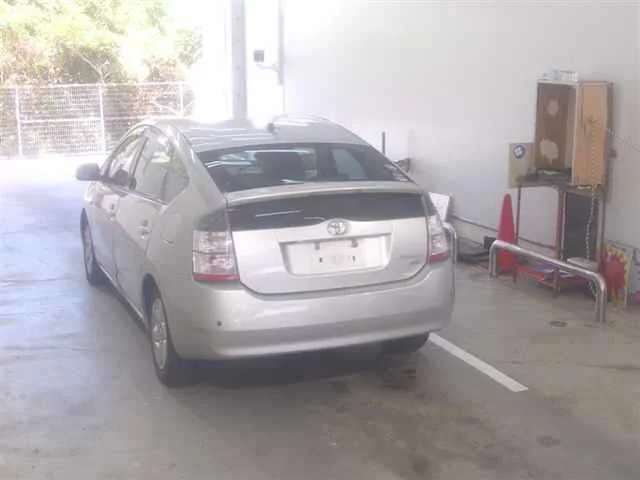 Toyota Prius  с аукциона в Японии