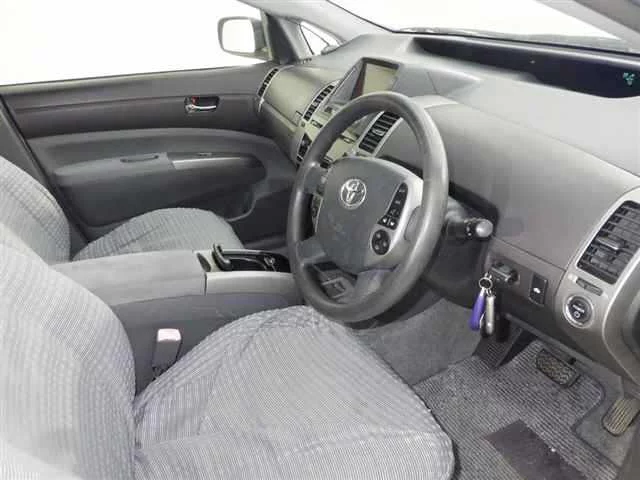 Toyota Prius  с аукциона в Японии