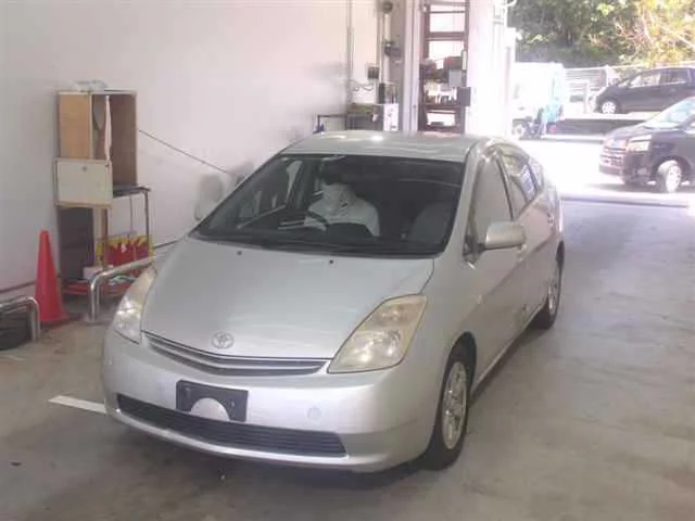 Toyota Prius  с аукциона в Японии
