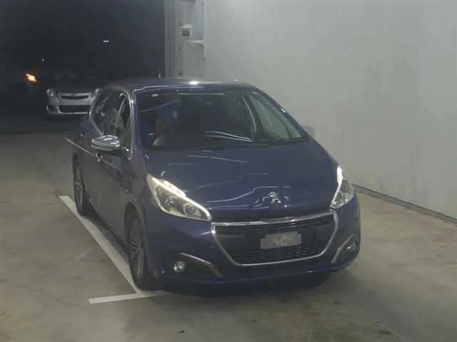 Peugeot 208  с аукциона в Японии