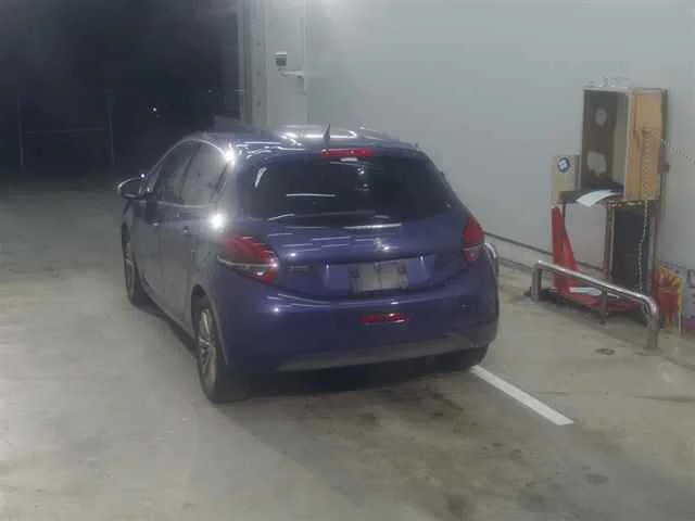 Peugeot 208  с аукциона в Японии