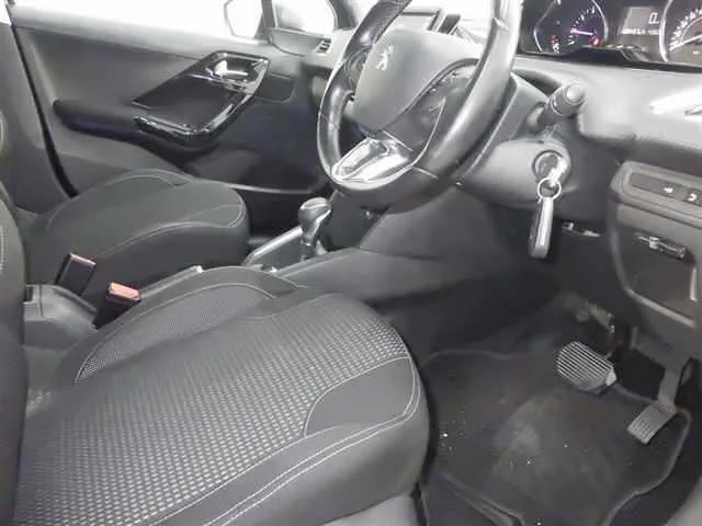 Peugeot 208  с аукциона в Японии