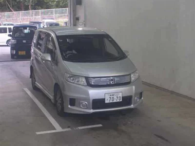 Honda FREED SPIKE