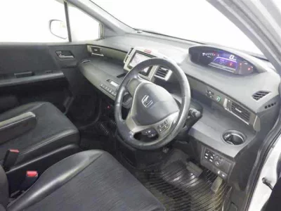 Honda FREED SPIKE