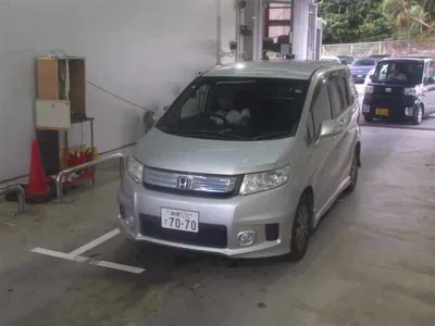 HONDA FREED SPIKE